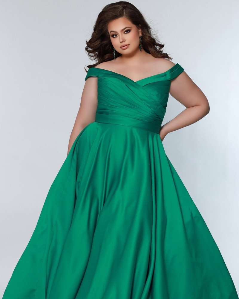 Front of a model wearing a size 24 Class Act Evening Dress in Emerald by Sydney's Closet. | dia_product_style_image_id:250619